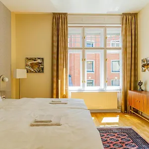 Bengt Kiraly Str. Luxury Apartment