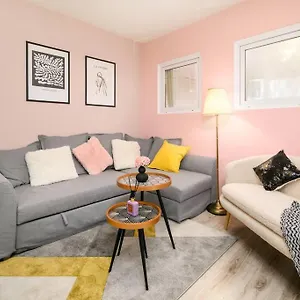 B104 - Liberty Bridge Lovely With Free Parking Apartment