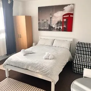 https://beautiful-rooms-close-to-brick-lane.brighton-hotels-england.com