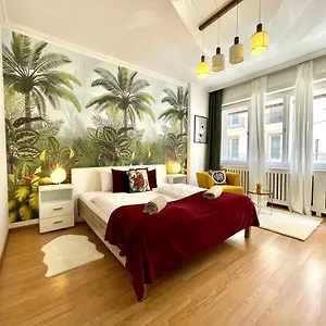 Riverside Panoramic Apartment