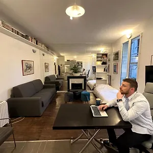 https://charming-and-quiet-flat-30m2.fr-paris.fr