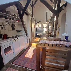 Cozy Panorama At The Castle Apartment